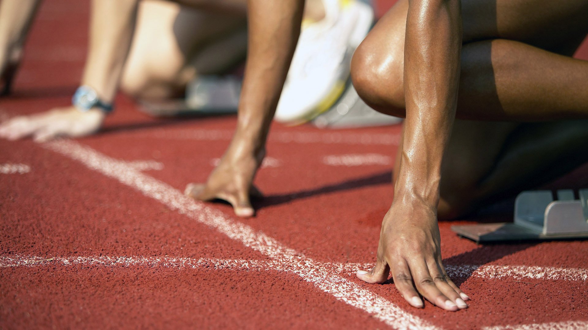 布莱顿高强度逼抢赢得球权主动，布莱顿ds