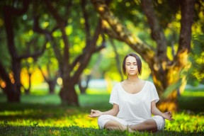 新西兰全黑队通过精密的配合与稳定的心态，在赛事中不断突破，新西兰黑色